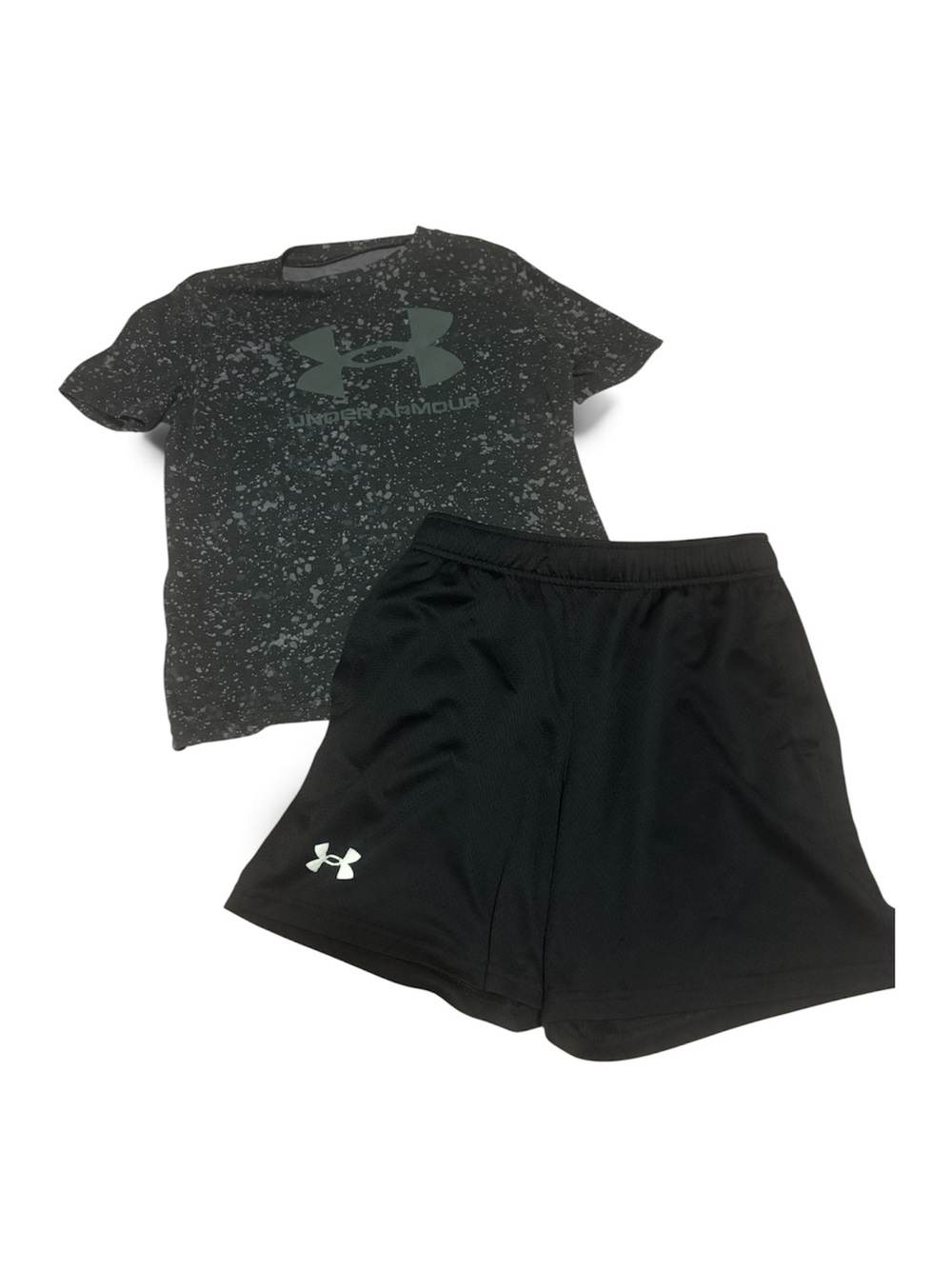 Under Armour Black Speckled Logo Tee & Black Athletic Shorts
